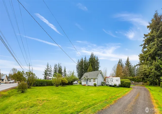 Photo 2 of Sale Pending at 6981 Hannegan Rd, Lynden, WA 98264 | MLS# NWM2507042 | Listing updated on 2026-10-26