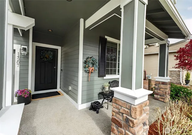 Photo 3 of Single family home for sale at 14207 Overlook Dr E, Bonney Lake, WA 98391 | MLS# NWM2507205 | Listing updated on 2026-09-25