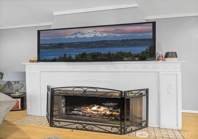 Photo 3 of Single family home for sale at 934 N 100th Street, Seattle, WA 98133 | MLS# NWM2507212 | Listing updated on 2026-09-21