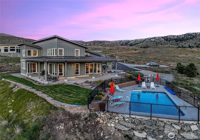 Photo 3 of Single family home for sale at 200 Ridge Rd, Orondo, WA 98843 | MLS# NWM2507214 | Listing updated on 2026-09-21