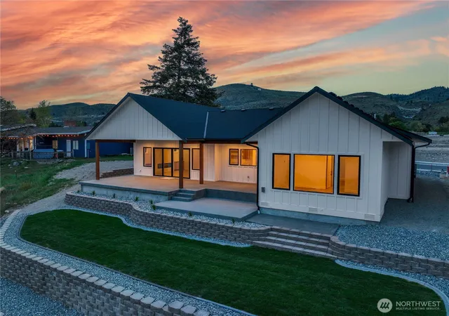 Photo 3 of Sale Pending at 548 Harvest Ridge Dr, Chelan, WA 98816 | MLS# NWM2507348 | Listing updated on 2026-09-25