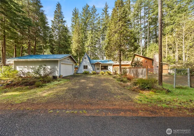 Photo 2 of Single family home for sale at 233 Mountain View Dr, Packwood, WA 98361 | MLS# NWM2507396 | Listing updated on 2026-09-21