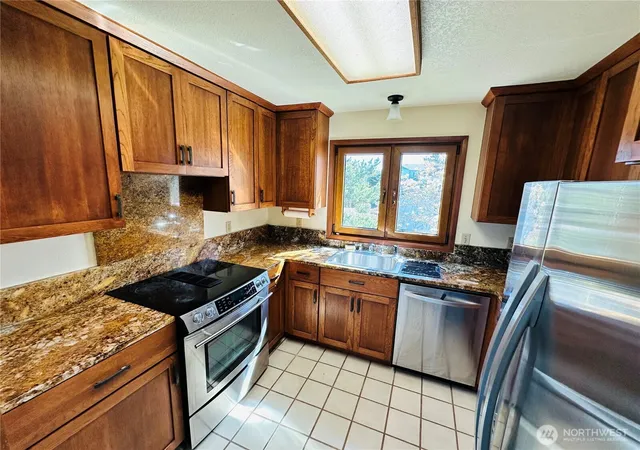 Photo 4 of Single family home for sale at 271 Sand Dune Ave NW, Ocean Shores, WA 98569 | MLS# NWM2507401 | Listing updated on 2026-09-21