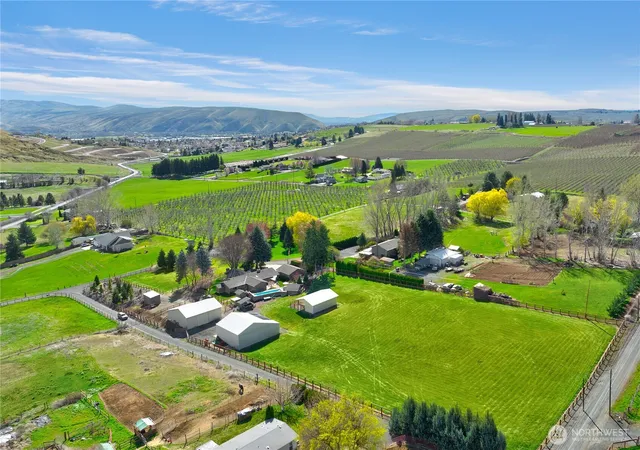 Photo 2 of Contingent at 160 Horseshoe Ln, Selah, WA 98942 | MLS# NWM2507467 | Listing updated on 2026-09-21