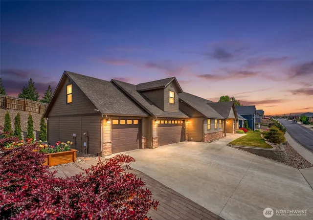 Photo 1 of Single family home for sale at 2741 Se Falcon View Dr, East Wenatchee, WA 98802 | MLS# NWM2507510 | Listing updated on 2026-09-21