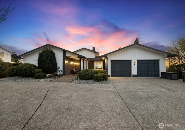 Photo 3 of Single family home for sale at 18174 Brittany Dr Sw, Normandy Park, WA 98166 | MLS# NWM2507514 | Listing updated on 2026-09-24