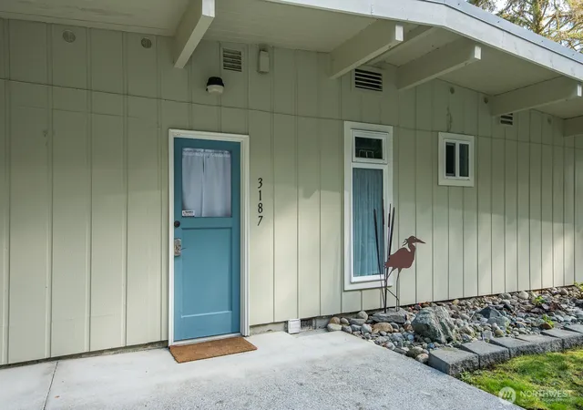 Photo 4 of Single family home for sale at 3187 Shoreline Dr, Camano Island, WA 98282 | MLS# NWM2507643 | Listing updated on 2026-09-21