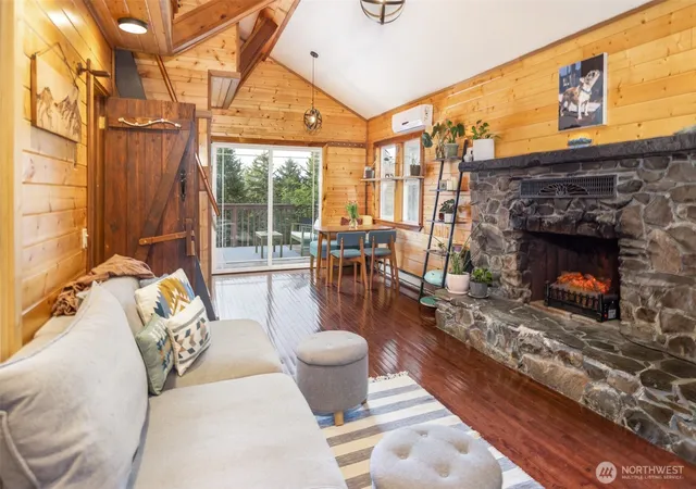 Photo 3 of Single family home for sale at 451 Aspen Springs Rd, Cle Elum, WA 98922 | MLS# NWM2507706 | Listing updated on 2026-09-21