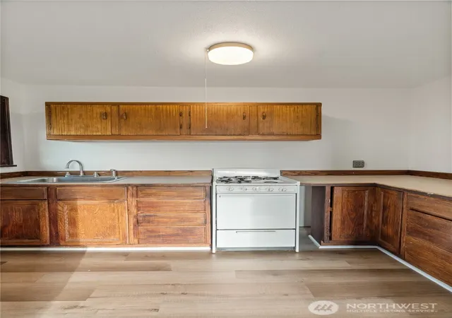 Photo 3 of Multi family home for sale at 107 W 4th Street, Aberdeen, WA 98520 | MLS# NWM2507715 | Listing updated on 2026-09-21