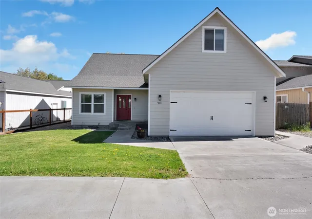 Photo 1 of Sale Pending at 901 W Windrose Dr, Moses Lake, WA 98837 | MLS# NWM2507724 | Listing updated on 2026-09-28