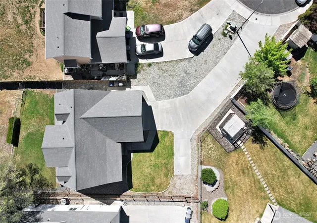 Photo 3 of Sale Pending at 901 W Windrose Dr, Moses Lake, WA 98837 | MLS# NWM2507724 | Listing updated on 2026-09-28