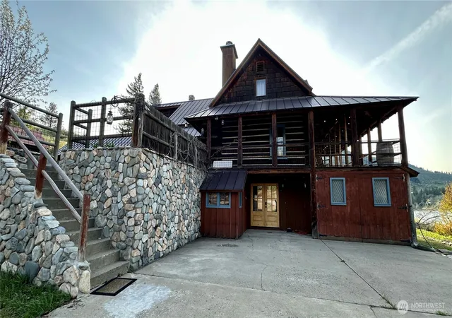 Photo 4 of Single family home for sale at 132 Twin Lakes Rd, Winthrop, WA 98862 | MLS# NWM2507799 | Listing updated on 2026-09-21