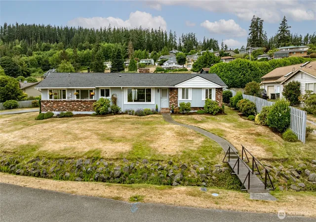 Photo 2 of Single family home for sale at 690 Maplewood Loop, Oak Harbor, WA 98277 | MLS# NWM2507803 | Listing updated on 2026-08-23