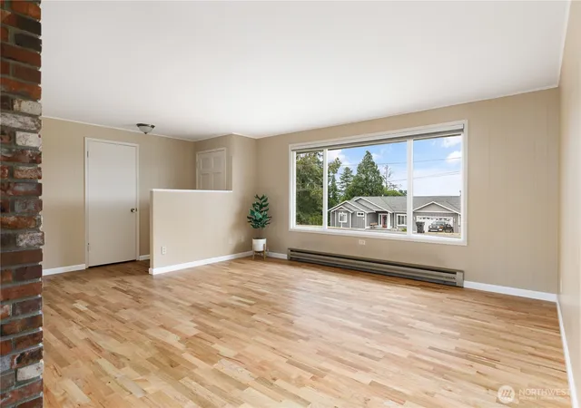 Photo 4 of Single family home for sale at 690 Maplewood Loop, Oak Harbor, WA 98277 | MLS# NWM2507803 | Listing updated on 2026-08-23