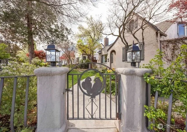 Photo 1 of Sale Pending at 22 N Franklin Ave, Wenatchee, WA 98801 | MLS# NWM2507856 | Listing updated on 2026-07-28