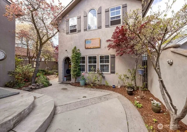 Photo 4 of Sale Pending at 22 N Franklin Ave, Wenatchee, WA 98801 | MLS# NWM2507856 | Listing updated on 2026-07-28