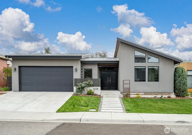 Photo 1 of Single family home for sale at 2125 Paramount St, Walla Walla, WA 99362 | MLS# NWM2507926 | Listing updated on 2026-09-21