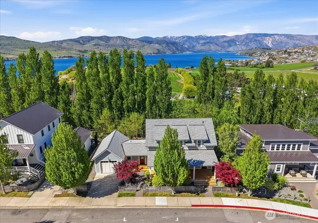 Photo 2 of Sale Pending at 216 Porcupine Ln, Chelan, WA 98816 | MLS# NWM2507938 | Listing updated on 2026-09-20