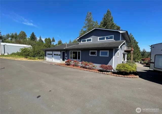 Photo 3 of Single family home for sale at 13 Raistakka Rd, Rosburg, WA 98643 | MLS# NWM2507966 | Listing updated on 2026-09-21