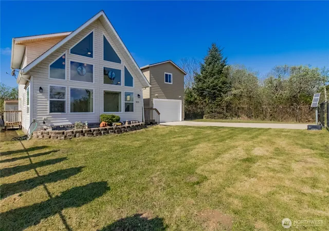 Photo 3 of Single family home for sale at 555 Ensign Ave Nw, Ocean Shores, WA 98569 | MLS# NWM2508010 | Listing updated on 2026-10-01