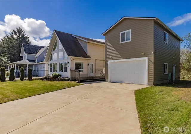 Photo 3 of Single family home for sale at 555 Ensign Ave NW, Ocean Shores, WA 98569 | MLS# NWM2508010 | Listing updated on 2026-10-01