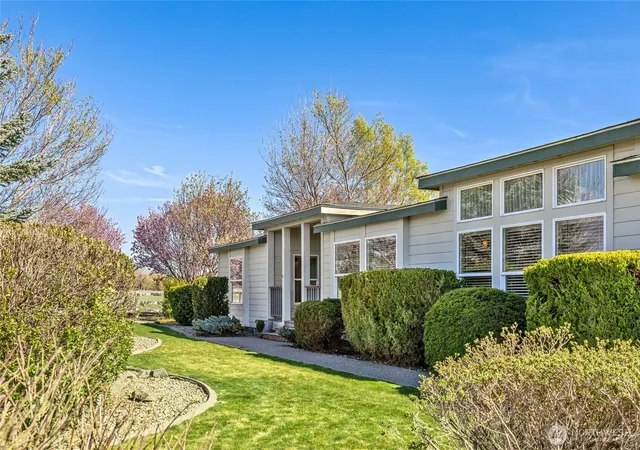 Photo 3 of Manufactured home for sale at 9010 Vantage Hwy, Ellensburg, WA 98926 | MLS# NWM2508015 | Listing updated on 2026-09-21