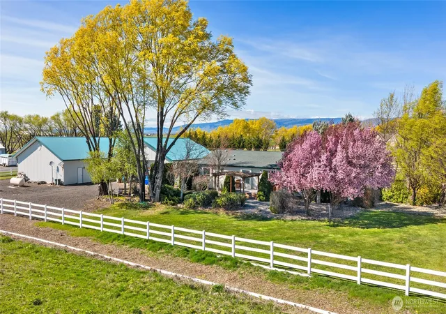 Photo 4 of Manufactured home for sale at 9010 Vantage Hwy, Ellensburg, WA 98926 | MLS# NWM2508015 | Listing updated on 2026-09-21
