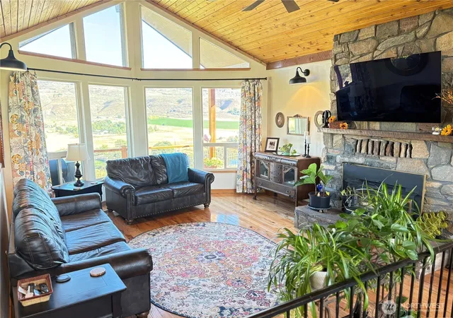 Photo 3 of Single family home for sale at 8 Mundinger Ln, Omak, WA 98841 | MLS# NWM2508065 | Listing updated on 2026-09-21