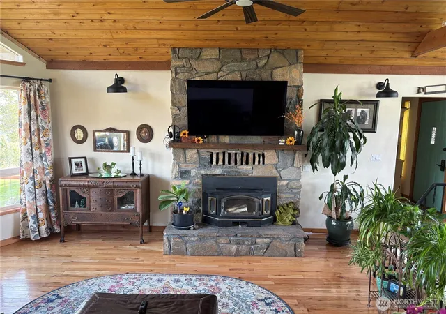 Photo 4 of Single family home for sale at 8 Mundinger Ln, Omak, WA 98841 | MLS# NWM2508065 | Listing updated on 2026-09-21