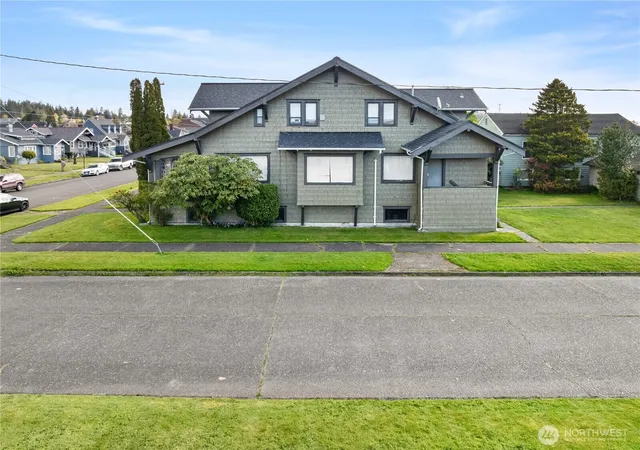 Photo 1 of Multi family home for sale at 521 W 3rd Street, Aberdeen, WA 98520 | MLS# NWM2508209 | Listing updated on 2026-09-28