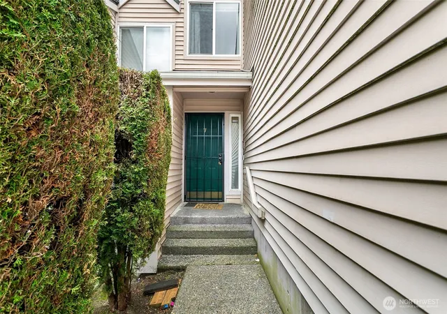 Photo 2 of Townhouse for sale at 1825 S 330th Street #E7, Federal Way, WA 98003 | MLS# NWM2508238 | Listing updated on 2026-09-21