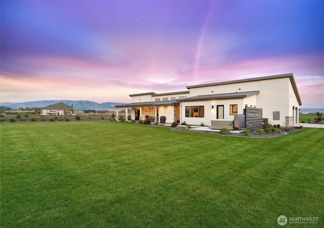 Photo 2 of Single family home for sale at 432 Healey Dr, Walla Walla, WA 99362 | MLS# NWM2508257 | Listing updated on 2026-09-21