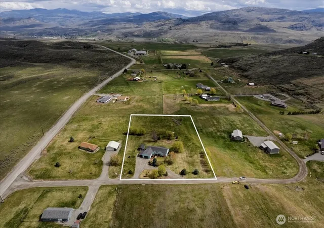 Photo 2 of Manufactured home for sale at 7 Horizon Dr, Tonasket, WA 98855 | MLS# NWM2508310 | Listing updated on 2026-09-21