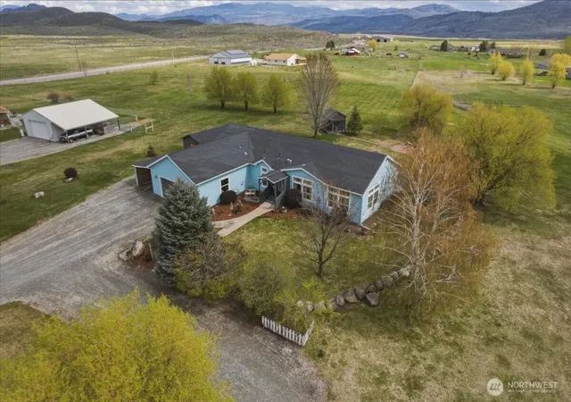 Photo 3 of Manufactured home for sale at 7 Horizon Dr, Tonasket, WA 98855 | MLS# NWM2508310 | Listing updated on 2026-09-21