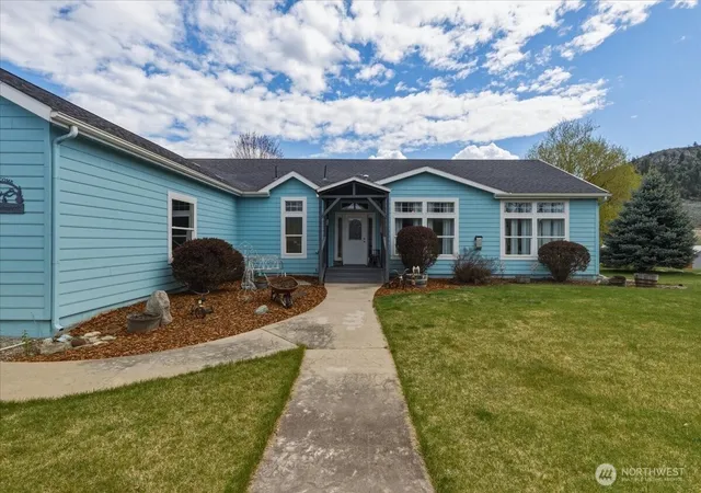 Photo 3 of Manufactured home for sale at 7 Horizon Dr, Tonasket, WA 98855 | MLS# NWM2508310 | Listing updated on 2026-09-21
