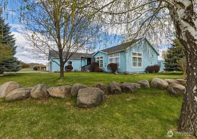 Photo 4 of Manufactured home for sale at 7 Horizon Dr, Tonasket, WA 98855 | MLS# NWM2508310 | Listing updated on 2026-09-21