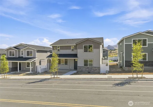 Single family home for sale at 2145 Maple St, Wenatchee, WA 98801 | MLS# NWM2508341