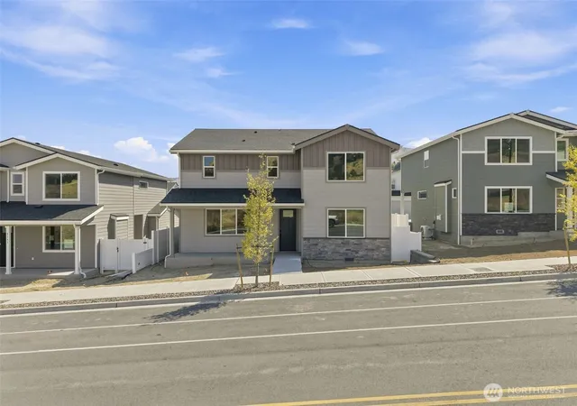 Photo 3 of Single family home for sale at 2145 Maple St, Wenatchee, WA 98801 | MLS# NWM2508341 | Listing updated on 2026-10-08