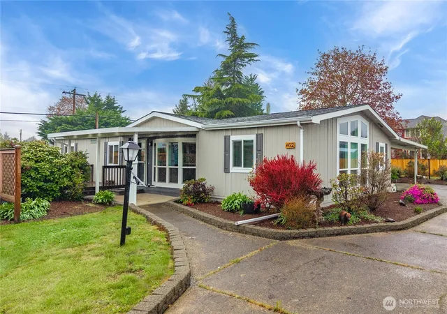 Photo 2 of Manufactured home for sale at 836 Harman Way S #62, Orting, WA 98360 | MLS# NWM2508381 | Listing updated on 2026-09-21