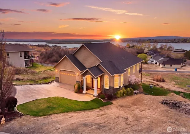 Photo 1 of Sale Pending at 228 Se Pelican, Moses Lake, WA 98837 | MLS# NWM2508415 | Listing updated on 2026-09-23