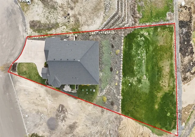 Photo 3 of Sale Pending at 228 Se Pelican, Moses Lake, WA 98837 | MLS# NWM2508415 | Listing updated on 2026-09-23