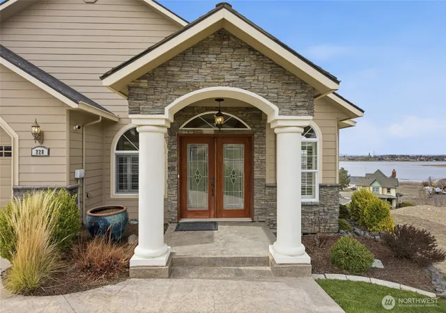 Photo 3 of Sale Pending at 228 SE Pelican, Moses Lake, WA 98837 | MLS# NWM2508415 | Listing updated on 2026-09-23