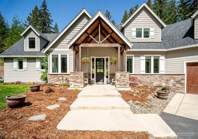 Photo 2 of Single family home for sale at 411 Five Peaks Dr, Kalama, WA 98625 | MLS# NWM2508566 | Listing updated on 2026-09-21