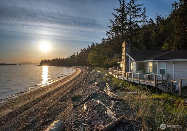 Photo 3 of Single family home for sale at 664 Tidewinds Ln, Eastsound, WA 98245 | MLS# NWM2508583 | Listing updated on 2026-09-21
