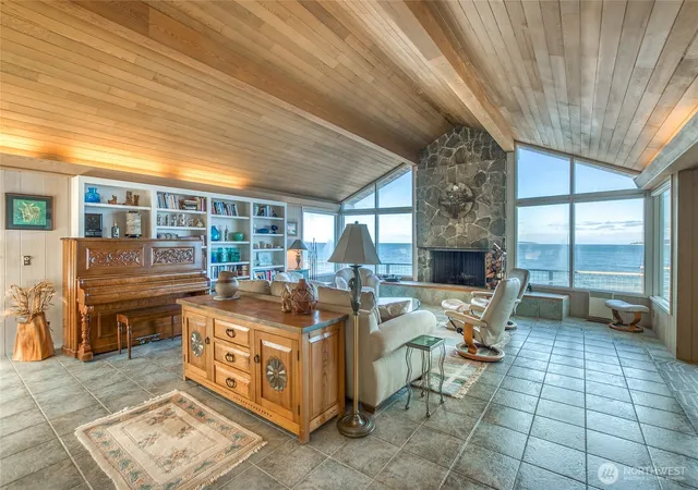 Photo 4 of Single family home for sale at 664 Tidewinds Ln, Eastsound, WA 98245 | MLS# NWM2508583 | Listing updated on 2026-09-21