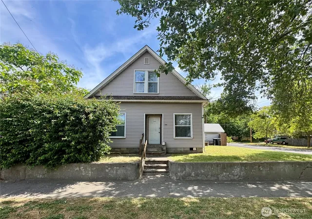 Photo 2 of Single family home for sale at 704 N Rose St, Walla Walla, WA 99362 | MLS# NWM2508624 | Listing updated on 2026-10-03