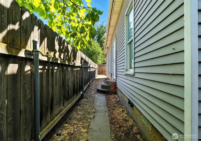 Photo 3 of Single family home for sale at 704 N Rose St, Walla Walla, WA 99362 | MLS# NWM2508624 | Listing updated on 2026-10-03