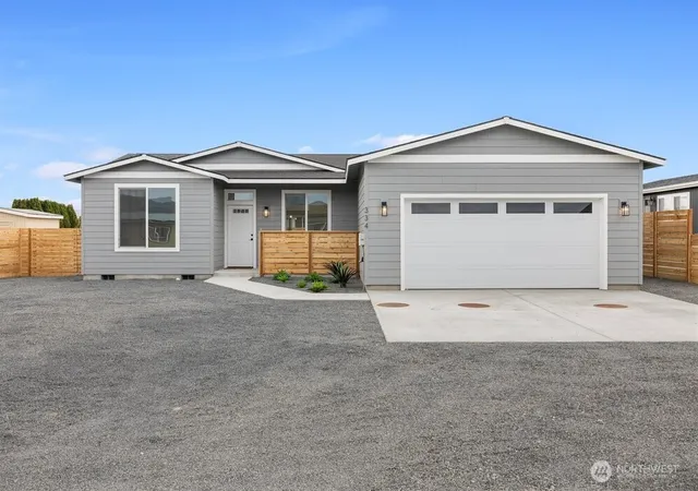 Photo 2 of Single family home for sale at 334 Spring Cir Sw, Mattawa, WA 99349 | MLS# NWM2508659 | Listing updated on 2026-09-21