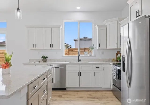 Photo 3 of Single family home for sale at 334 Spring Cir Sw, Mattawa, WA 99349 | MLS# NWM2508659 | Listing updated on 2026-09-21
