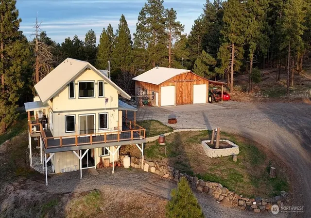 Photo 3 of Single family home for sale at 300 Sunset Way, East Wenatchee, WA 98802 | MLS# NWM2508846 | Listing updated on 2026-09-21